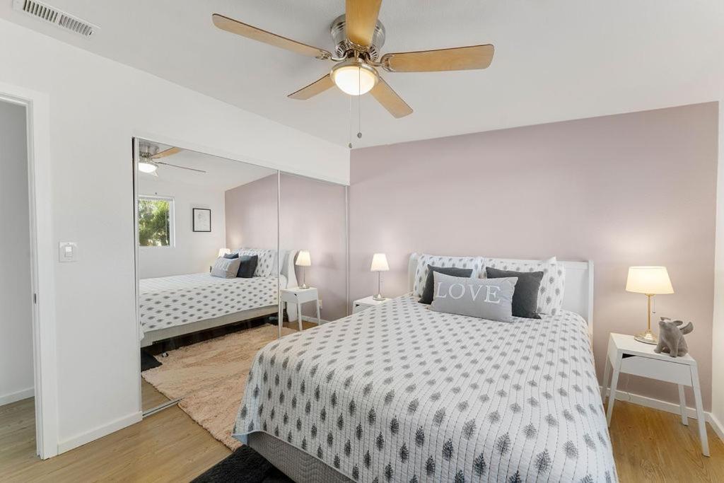 Cozy Stylish Home In The Heart Of Jt Village Джошуа Три Екстериор снимка